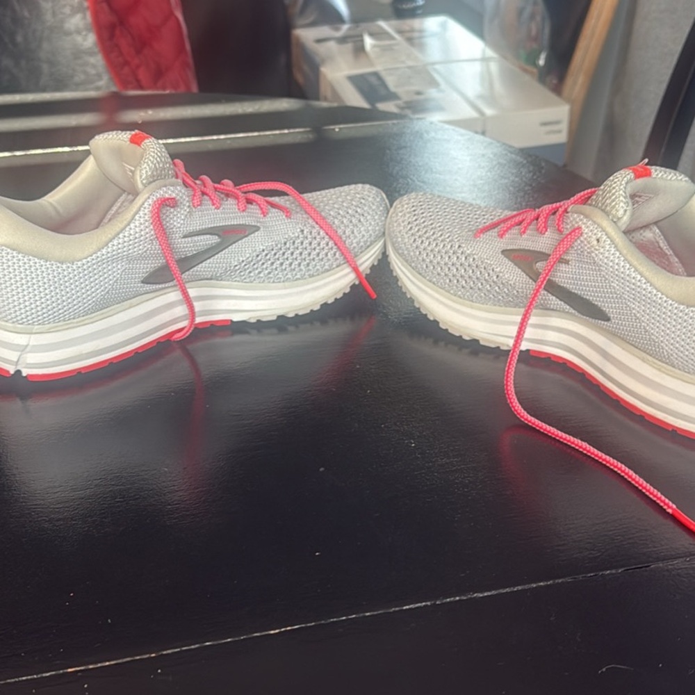 Brooks Women's Athletic Shoes Beige with Pink Laces - Picture 4 of 4